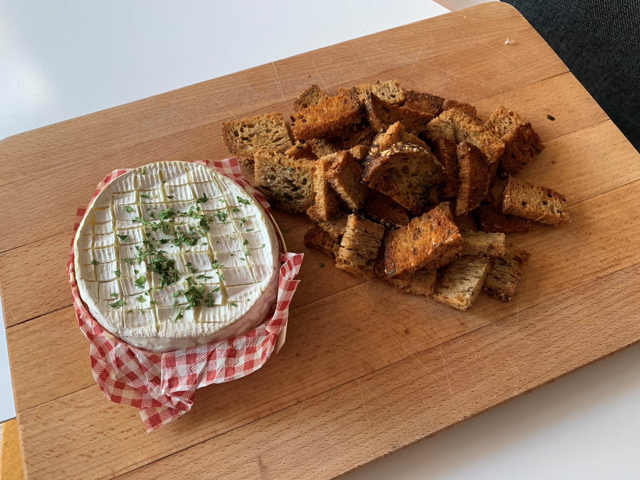 Camembert cheese appetizer bread dipping